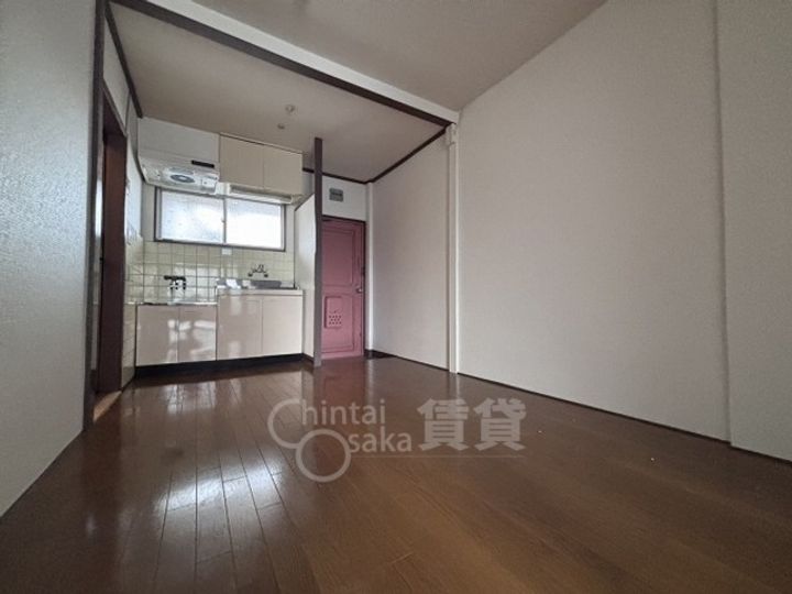 大阪府茨木市新中条町の賃貸マンションの居間
