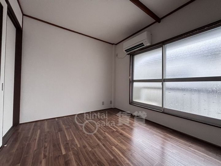 大阪府茨木市新中条町の賃貸マンションの居間