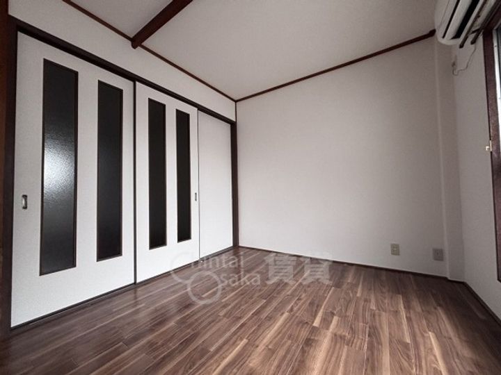 大阪府茨木市新中条町の賃貸マンションの居間