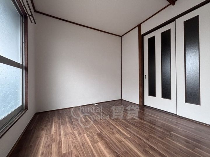 大阪府茨木市新中条町の賃貸マンションの居間