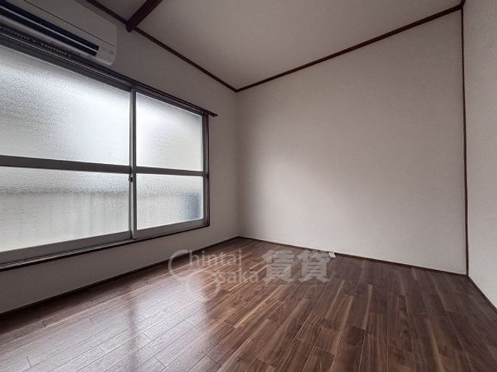 大阪府茨木市新中条町の賃貸マンションの居間