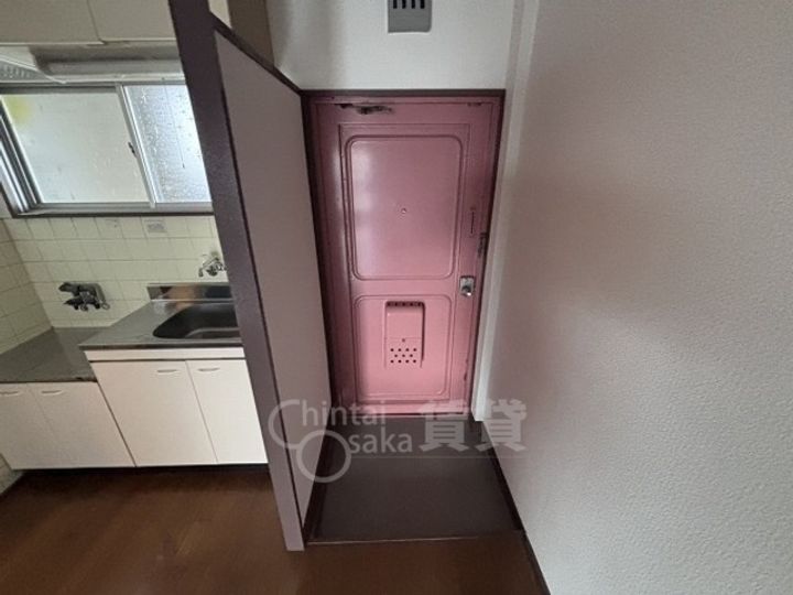 大阪府茨木市新中条町の賃貸マンションの玄関