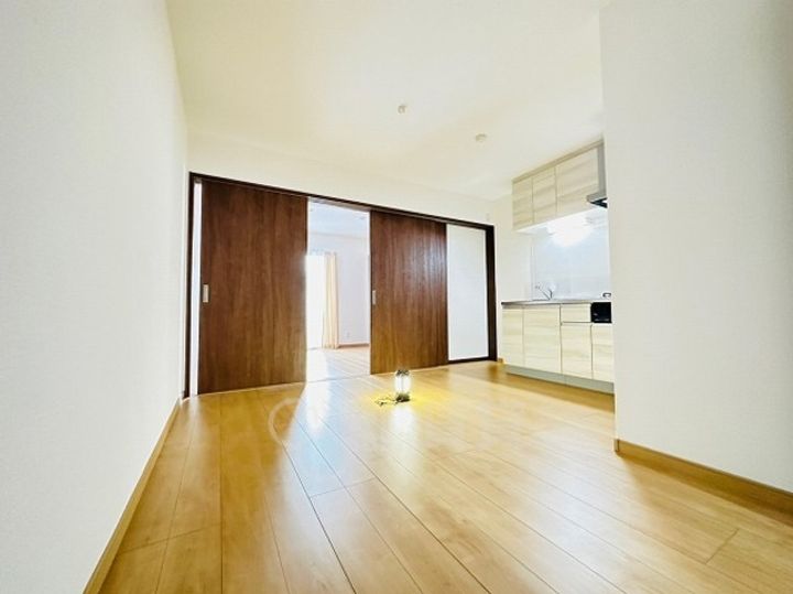 大阪府吹田市青葉丘南の賃貸アパートの居間