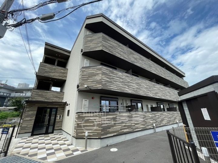 大阪府吹田市青葉丘南の賃貸アパートの外観