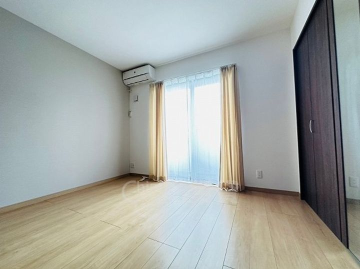 大阪府吹田市青葉丘南の賃貸アパートの居間