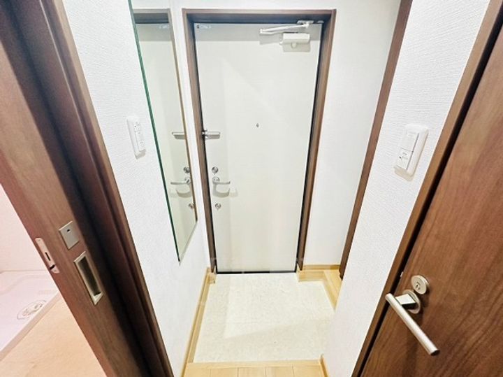 大阪府吹田市青葉丘南の賃貸アパートの玄関