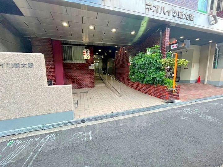 大阪府大阪市淀川区宮原1丁目の賃貸マンションの玄関