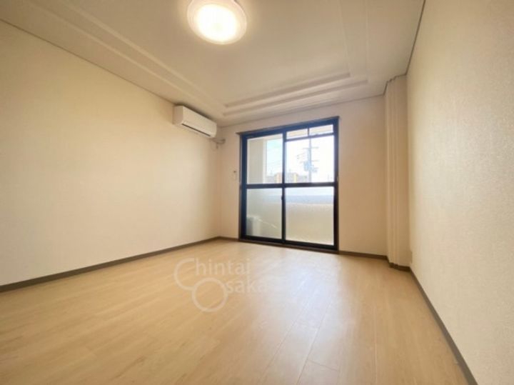 大阪府吹田市岸部中4丁目の賃貸マンションの居間