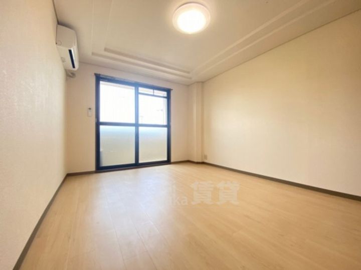 大阪府吹田市岸部中4丁目の賃貸マンションの居間