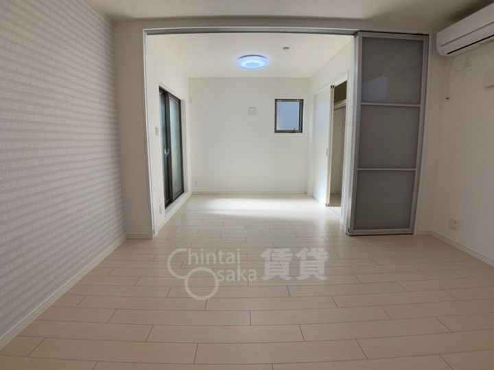 大阪府大阪市東淀川区下新庄5丁目の賃貸アパートの居間