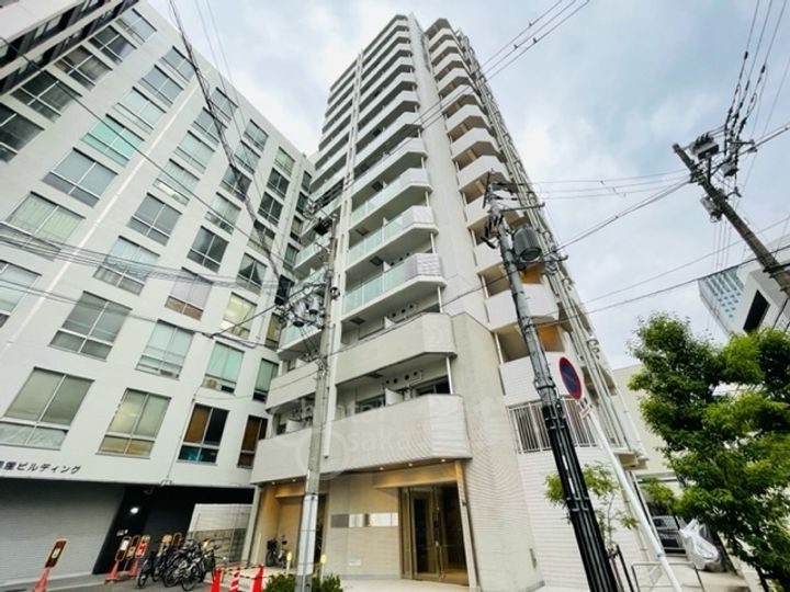 クリスタルグランツ西本町の外観