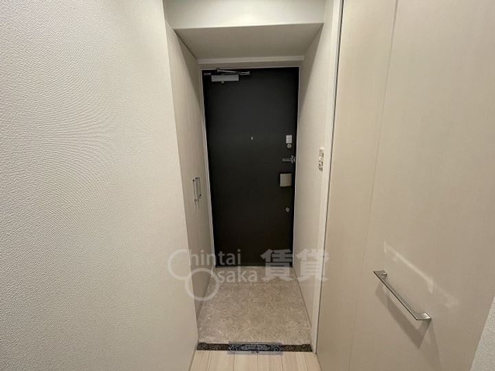 クリスタルグランツ西本町の玄関