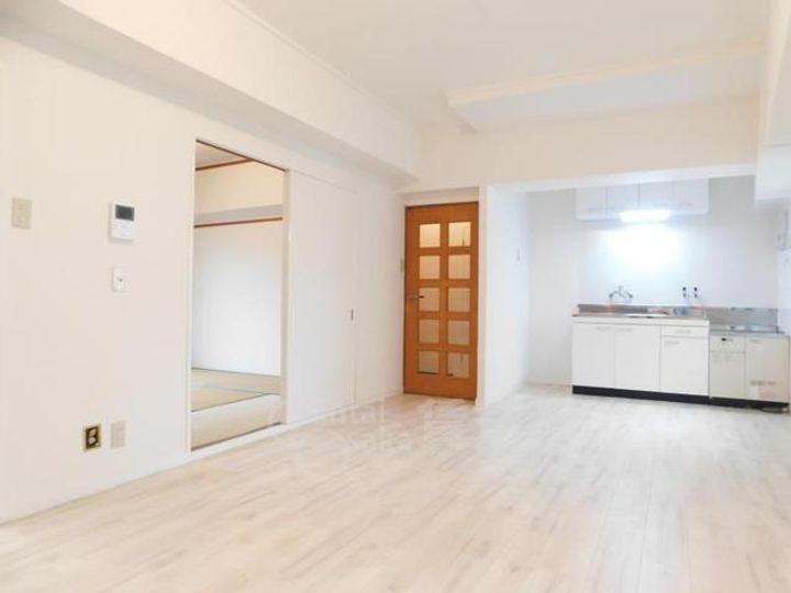 大阪府豊中市東豊中町6丁目の賃貸マンションの居間