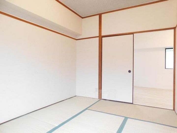 大阪府豊中市東豊中町6丁目の賃貸マンションの居間