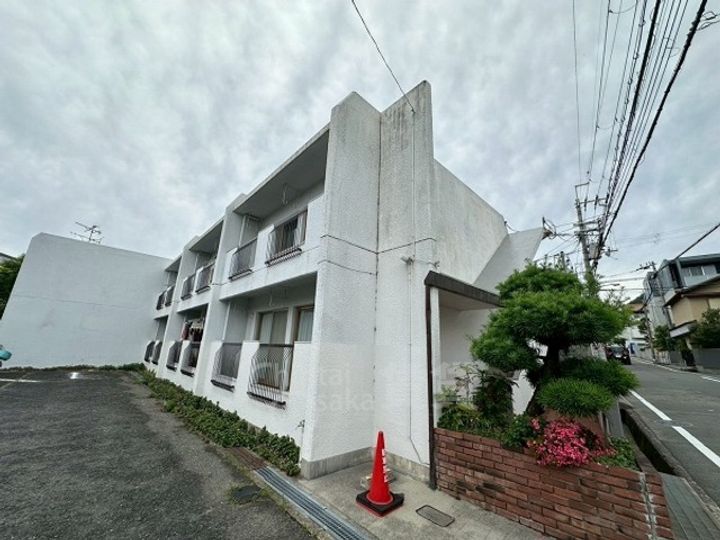 箕面ロイヤルハイツの外観