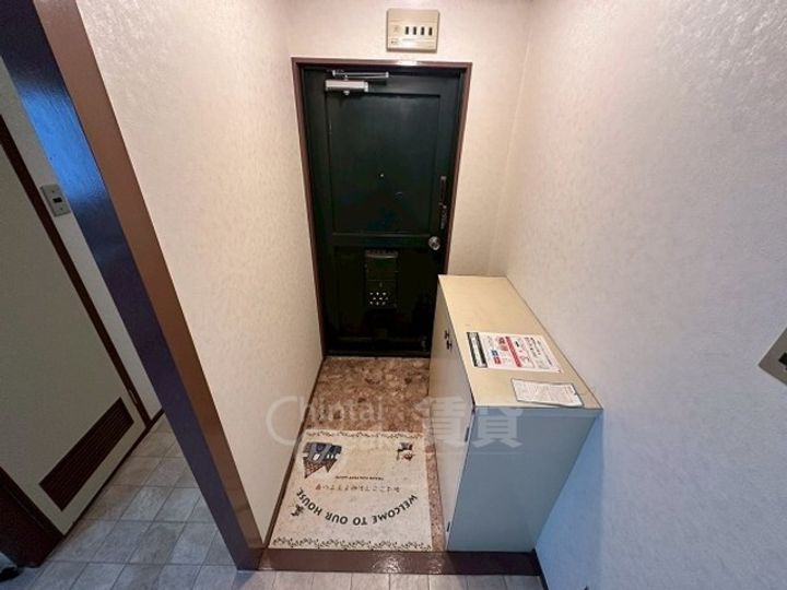 箕面ロイヤルハイツの玄関