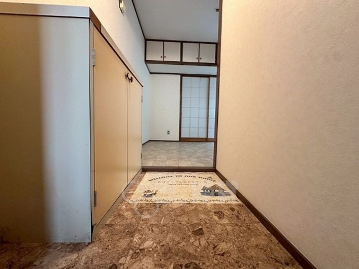 箕面ロイヤルハイツの玄関