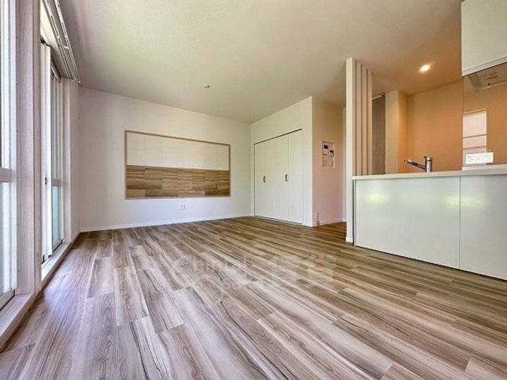 大阪府箕面市小野原東6丁目の賃貸アパートの居間