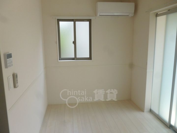 大阪府池田市住吉2丁目の賃貸アパートの居間