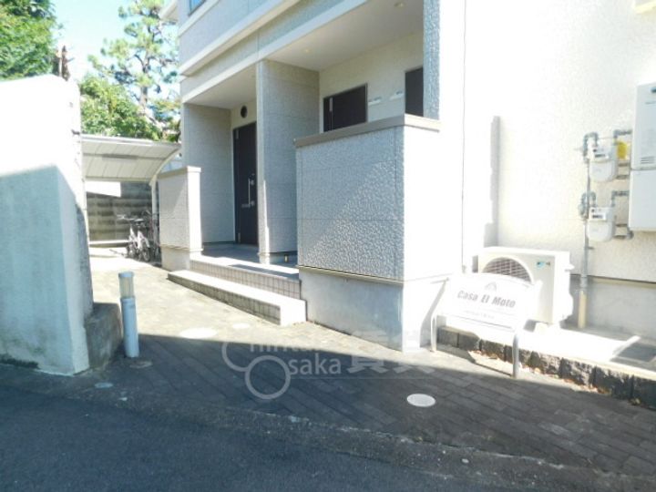 大阪府池田市住吉2丁目の賃貸アパートの玄関