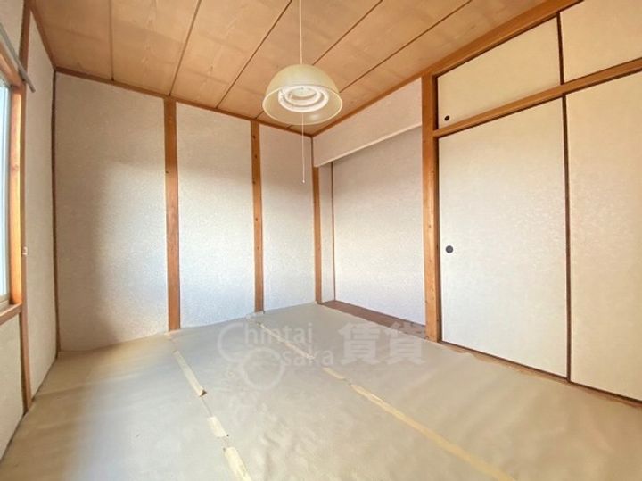 八番館の寝室