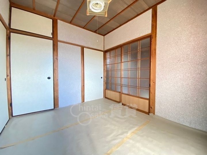 八番館の居間