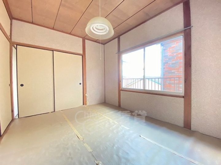 八番館の居間