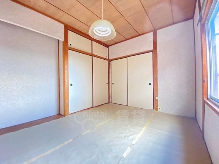 八番館の居間