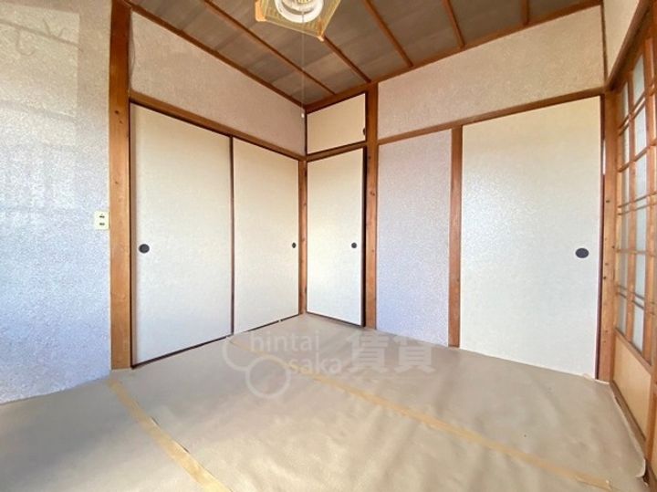 八番館の居間