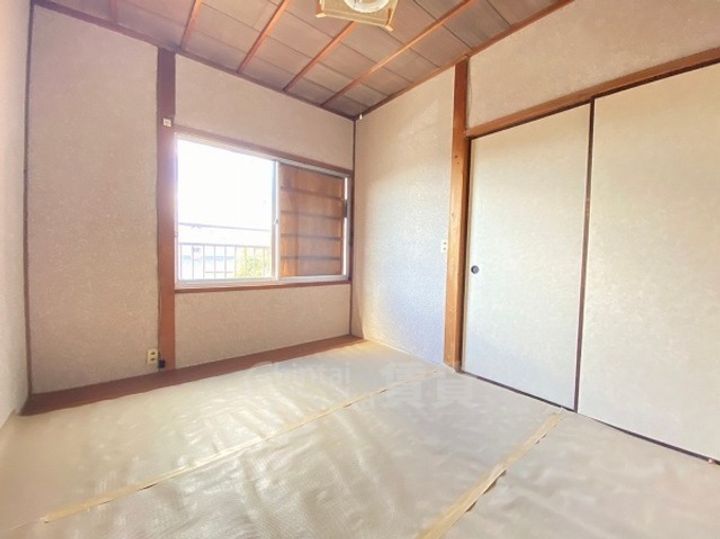 八番館の居間