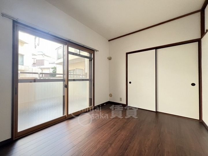 大阪府豊中市桜の町6丁目の賃貸マンションの居間