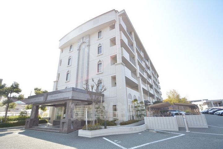 大阪府豊中市上新田3丁目の賃貸マンションの外観