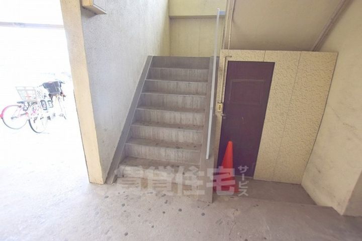 福田コーポの玄関