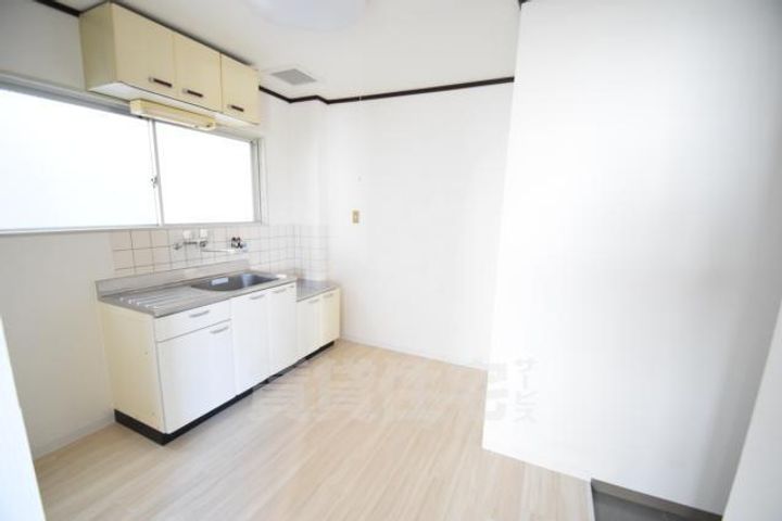 ナイトープラザの居間