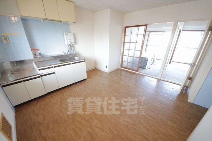 旭ガーデンハイツの居間