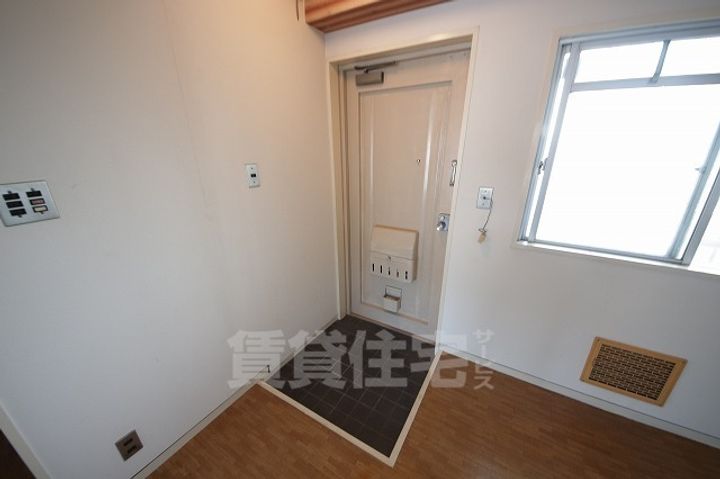 旭ガーデンハイツの玄関