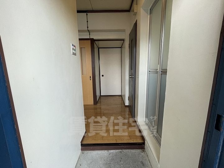 鎌田マンションの玄関