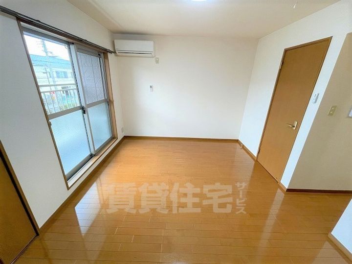 大阪府東大阪市中鴻池町3丁目の賃貸アパートの居間