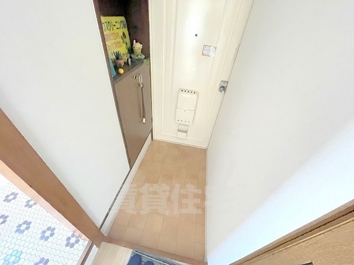 八尾マンションの玄関