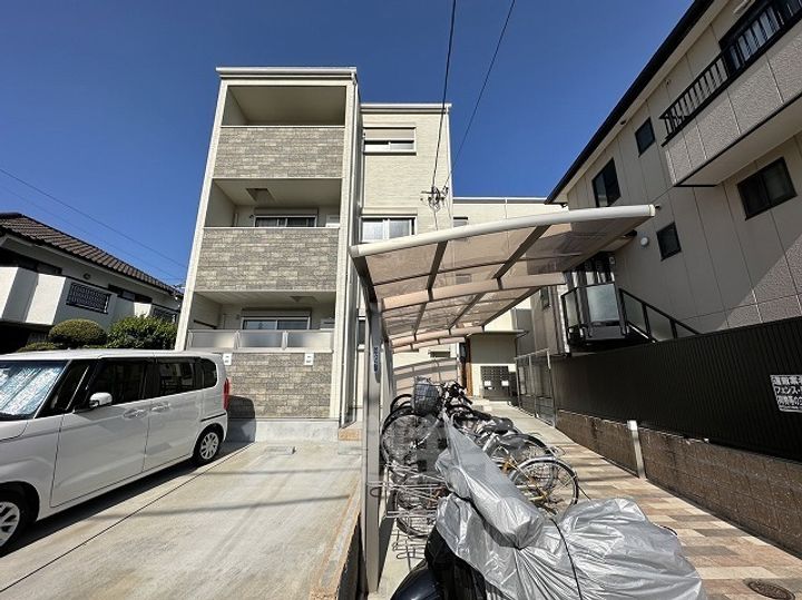 クリエオーレ菱屋東の外観