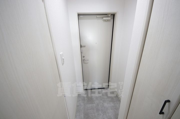クリエオーレ菱屋東の玄関