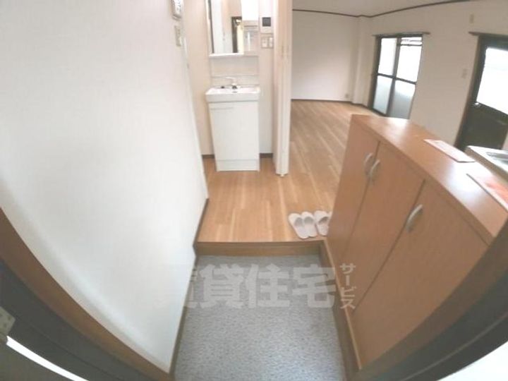 大阪府大阪市西淀川区姫島5丁目の賃貸アパートの玄関