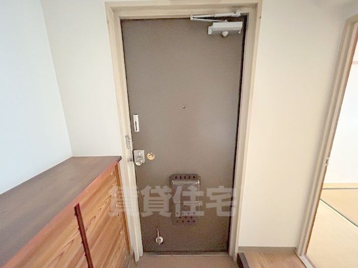 メゾンサンシティーの玄関