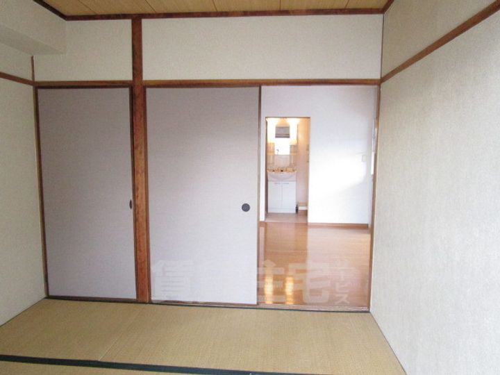 大阪府茨木市庄2丁目の賃貸マンションの居間