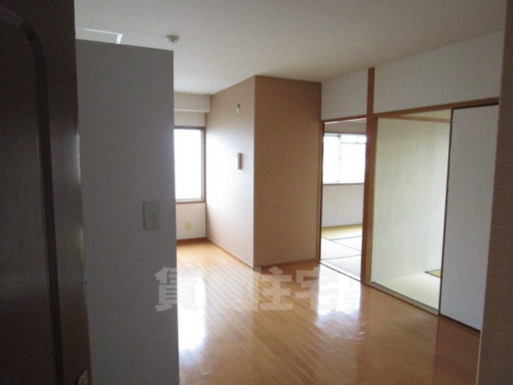 大阪府茨木市庄2丁目の賃貸マンションの居間
