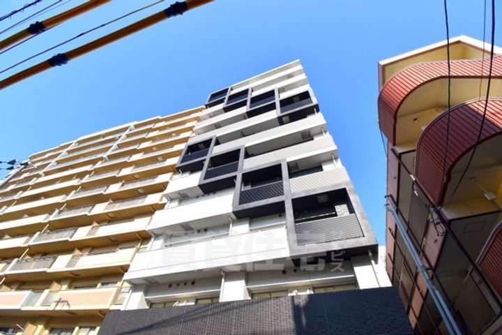 プレサンスOSAKA三国ネオスの外観