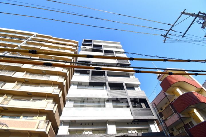 プレサンスOSAKA三国ネオスの外観