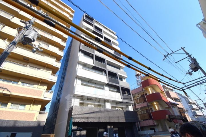 プレサンスOSAKA三国ネオスの外観