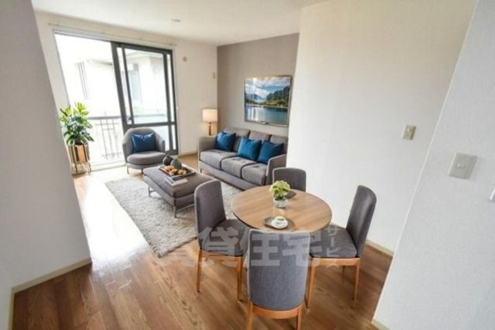 ヴィリジアンガーデンB202の居間