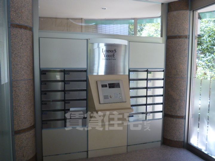 愛知県名古屋市昭和区山里町の賃貸マンションの玄関